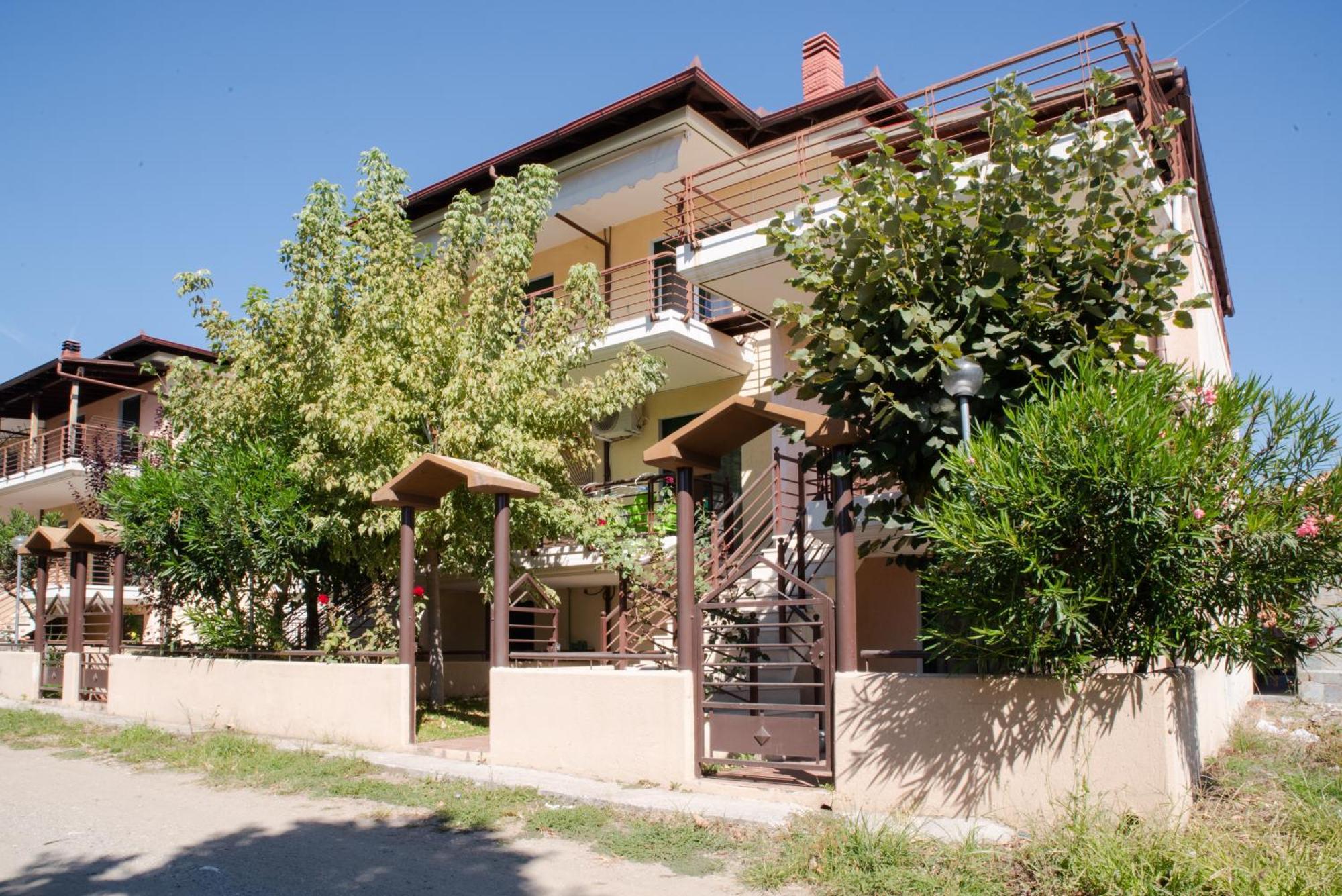 Elena Apartments 2 アスプロヴァルタ エクステリア 写真